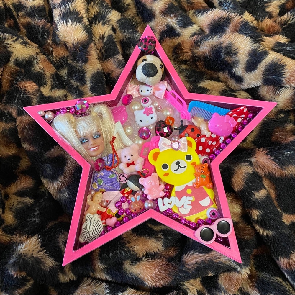 ⭐️ 1990s Condensed Nostalgia Wood Star Collage Wall Hanging